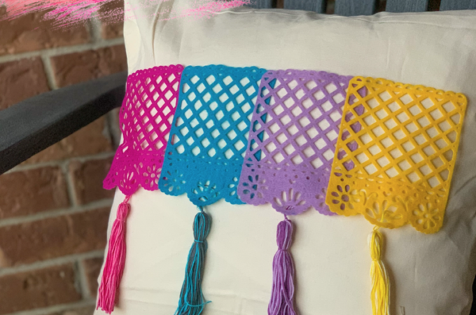no sew pillow tutorial on candypo.com 5